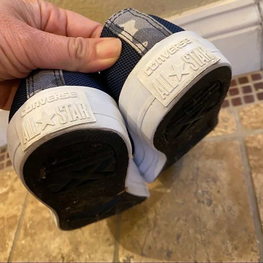 CONVERSE Navy Shoes Size 5